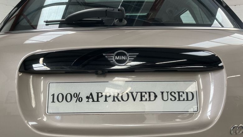 MINI Hatchback 1.5 Cooper Classic 5dr Auto Petrol Hatchback